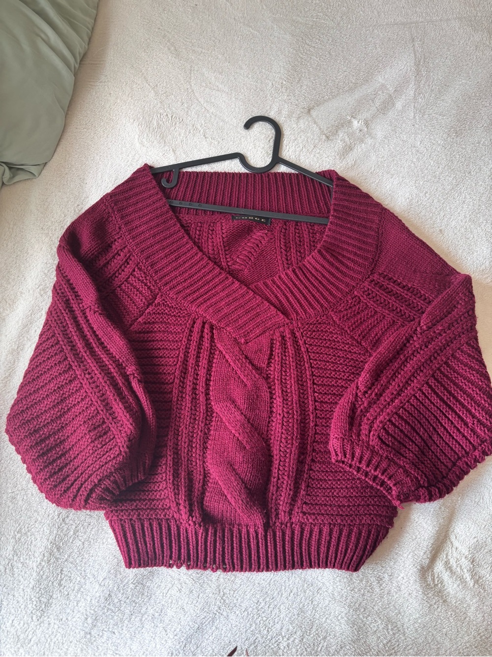 GORGE - Burgundy Knit V-Neck Sweater